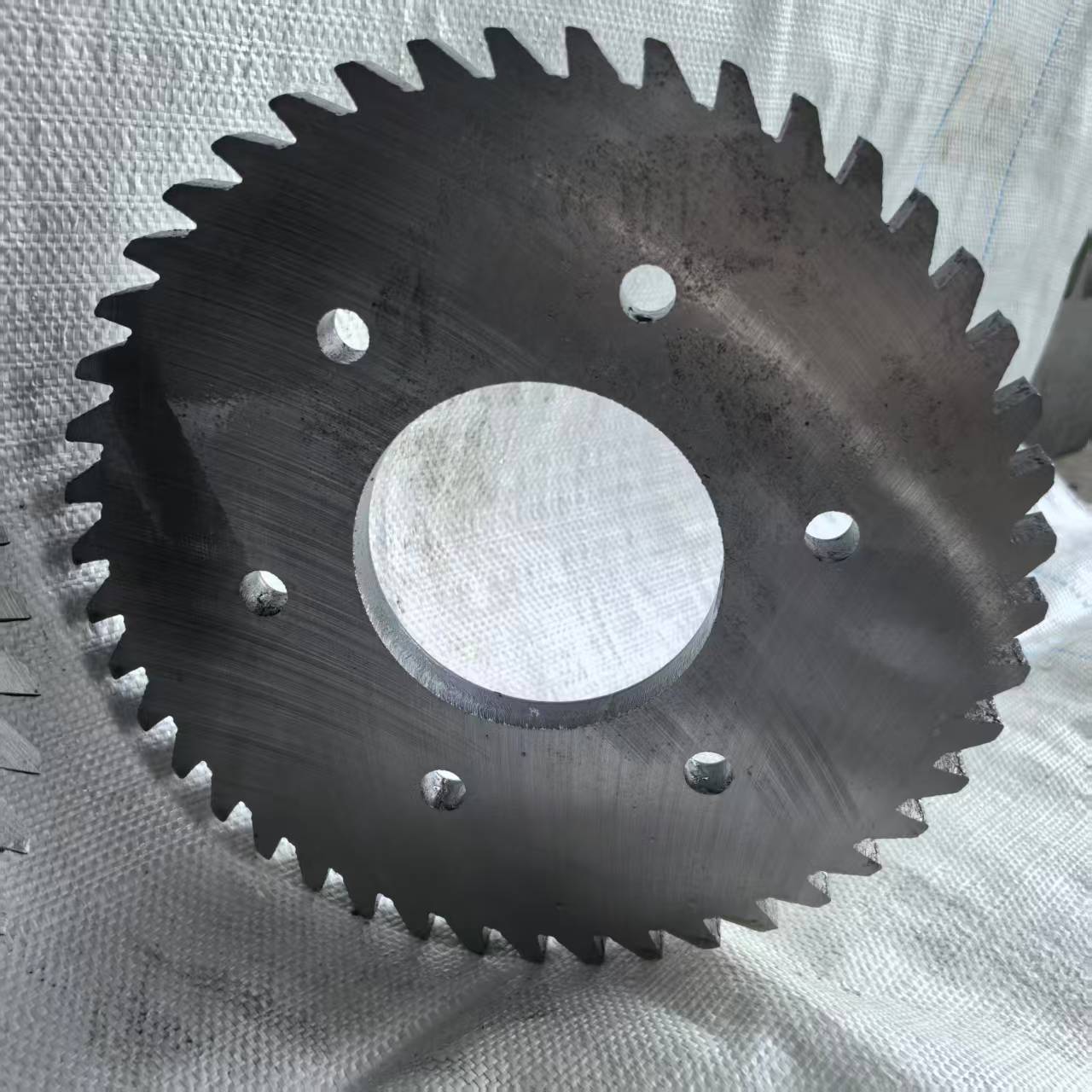 Xinzhe Tools의 최적화된 고무 크래커 블레이드가 고무 재활용업체로부터 세계적인 인정을 받는 이유는 무엇입니까?